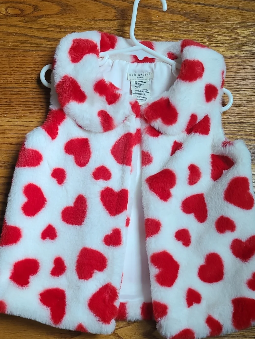 Max Studio Kids White Faux-Fur Vest with Red Heart Print